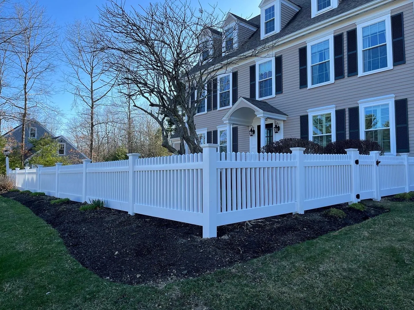 Residential vinyl fence project
